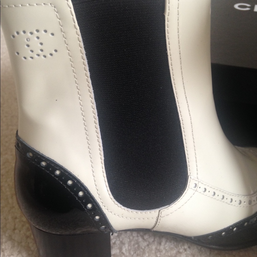 ‼️SOLD ‼️Authentic Chanel patent leather boots - Picture 7 of 8
